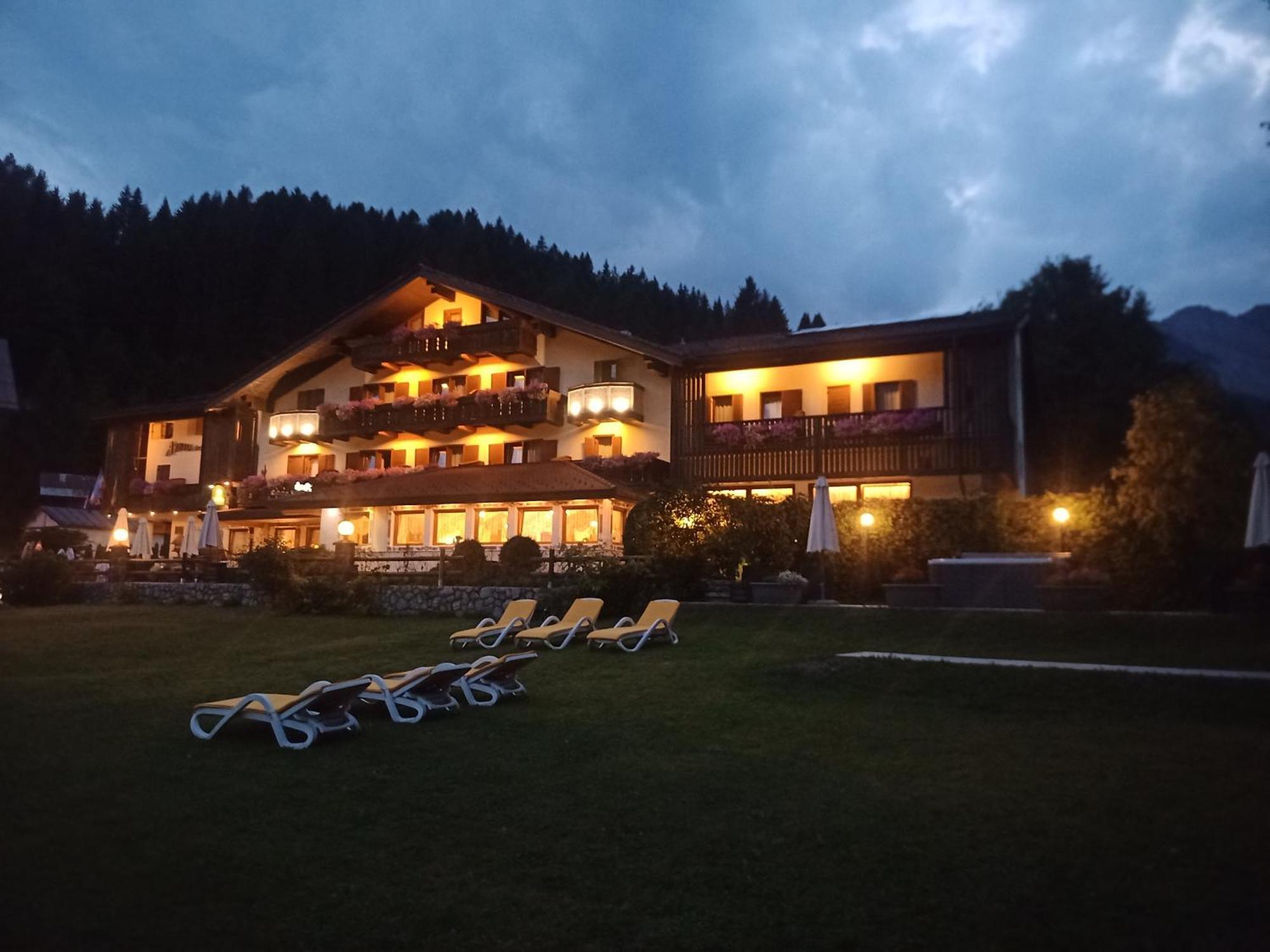 Park Hotel Arnica Falcade Bagian luar foto