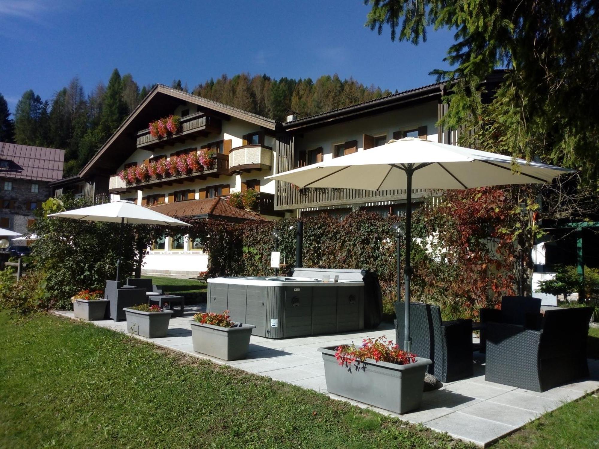 Park Hotel Arnica Falcade Bagian luar foto